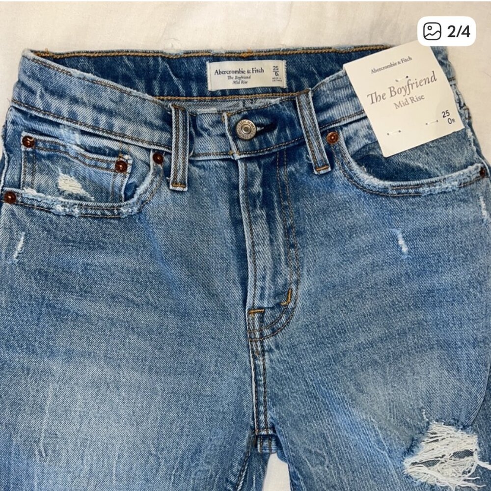 Abercrombie & Fitch Boyfriend Mid Rise Jeans - NWT - Picture 2 of 4